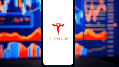 Scăderea acțiunilor Tesla în urma conflictului Trump-Musk a arătat riscurile pieței din cauza dependenței de companiile gigant