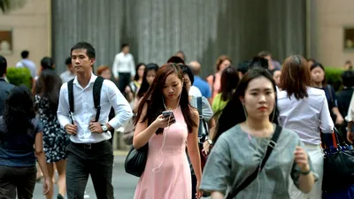 Modelul salarial progresiv aduce o majorare salarială de cel puțin 130 SGD pe lună pentru lucrătorii din retail, în Singapore