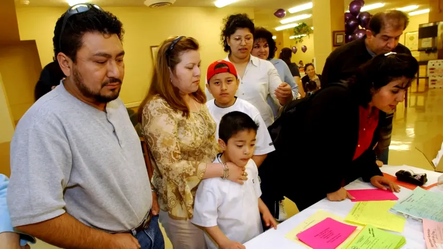 California reduce accesul imigranților la servicii medicale și acoperă un deficit de 12 miliarde de dolari