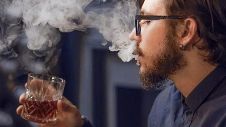 OMS le cere țărilor partenere să majoreze cu 50% prețurile la alcool, tutun și pentru băuturile cu zahăr