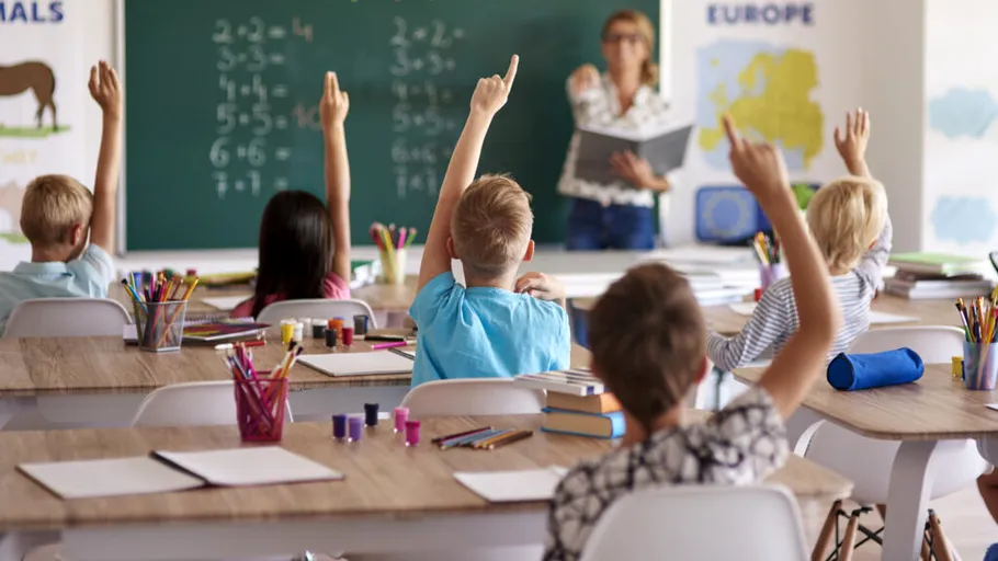 CEO-ul Duolingo: Viitorul educației va fi dominat de inteligența artificială. Vor mai exista școli, dar doar pentru supravegherea copiilor