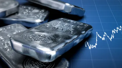 Frenezia speculativă împinge argintul peste pragul istoric de 100 de dolari pe uncie. Piața intră într-o zonă de risc ridicat