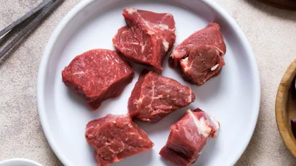 Cum să-ți „cultivi” viitoarea friptură acasă. Un japonez a reușit să multiplice celule de animale printr-o metodă originală