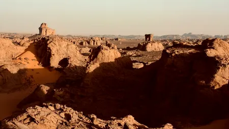 Vânătorii de meteoriți scotocesc Sahara în căutarea comorilor din spațiu