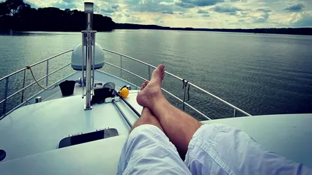 Intrăm în era timpului liber, când muncește doar inteligența artificială?