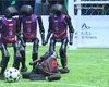 Primul meci de fotbal dintre roboți a stârnit hohote de râs. Un „sportiv” a ajuns să fie luat cu targa. Video