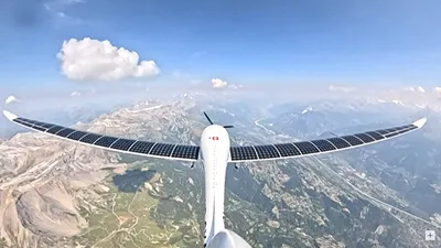 Zbor istoric: Un avion solar a atins în premieră altitudinea de 9.500 m (VIDEO)