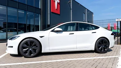 Tesla pierde teren masiv pe piețele europene înainte de lansarea Model Y. Vânzările s-au prăbușit cu peste 45%