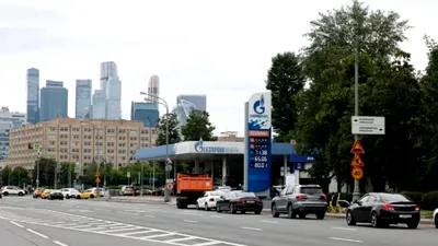 Penurie de carburanți în marele port petrolier al Rusiei. Raționalizare în jumătate din regiuni