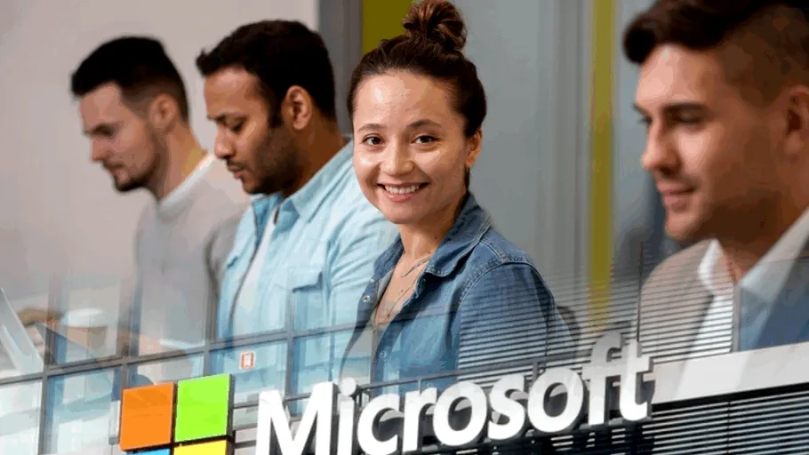Furt de inteligență la nivel înalt. Cum racolează Microsoft elitele de la Google și lasă gigantul internetului fără personal de top