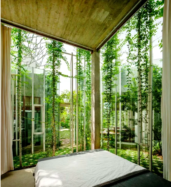 Casa Labri, din sticlă și oțel, a lui Nguyen Khai din Vietnam