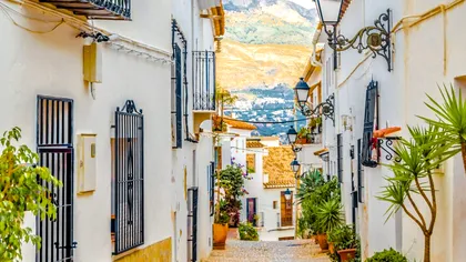 Spania declanșează războiul împotriva turismului de tip „short-term rental”: peste 65.000 de anunțuri Airbnb au fost interzise