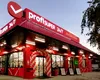 Vești mari pentru cumpărători: 87 de magazine Profi schimbă proprietarul. Cum se va numi supermarketul de la colț