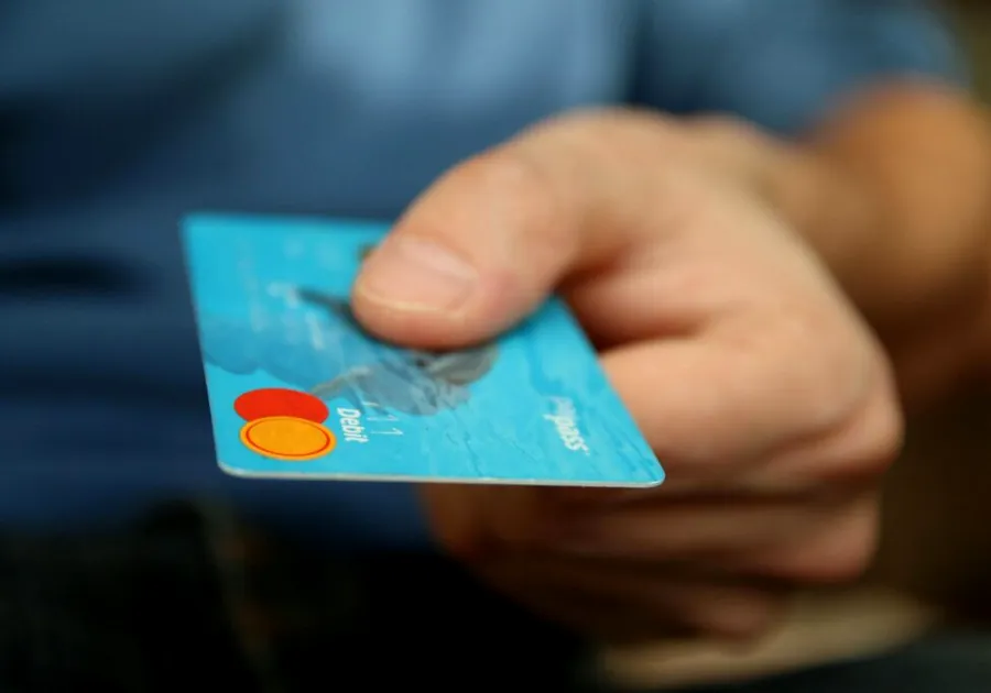 Bancomatele din România ar putea fi obligate să permită retragerea oricărei sume. Reguli noi pentru clienții tuturor băncilor