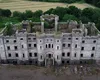 Castelul care și-a pierdut strălucirea: o aventură cu premieri, aristocrați și vedete de Hollywood