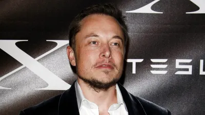 Ce s-a întâmplat cu averea lui Elon Musk după lansarea serviciului de robotaxi Tesla