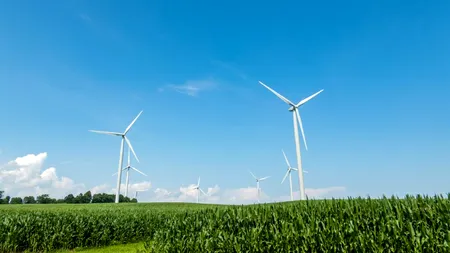 China vrea să obțină peste jumătate din energia electrică din surse regenerabile până în 2035