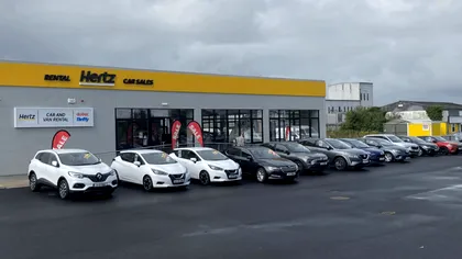 Parteneriat surpriză: Hertz își vinde flota auto SH pe Amazon Autos