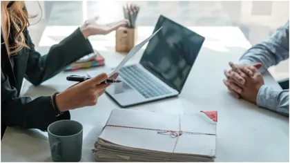 Val uriaș de concedieri la nivel global: AI-ul și criza economică fac ravagii pe piața muncii