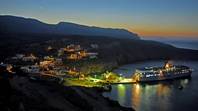 Vrei 18.000 de euro? Mută-te pe o insulă grecească