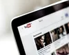 YouTube vânează videoclipurile „produse în masă” și repetitive. Măsura vine pe fondul creșterii conținutului generat de AI