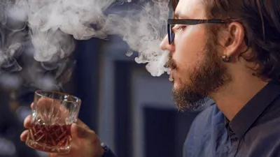 OMS le cere țărilor partenere să majoreze cu 50% prețurile la alcool, tutun și pentru băuturile cu zahăr