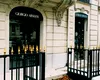 Armani scoate la vânzare o parte din imperiul său. Detalii despre vânzarea pachetului de acțiuni și listarea pe piață