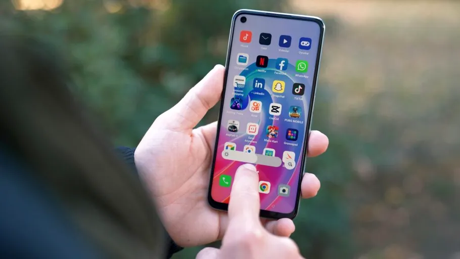 Google a instalat în secret o aplicație care îți spionează telefonul mobil