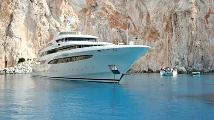 Viața fără corporație: mega-iahturi, aventuri cu câini și clauze de confidențialitate