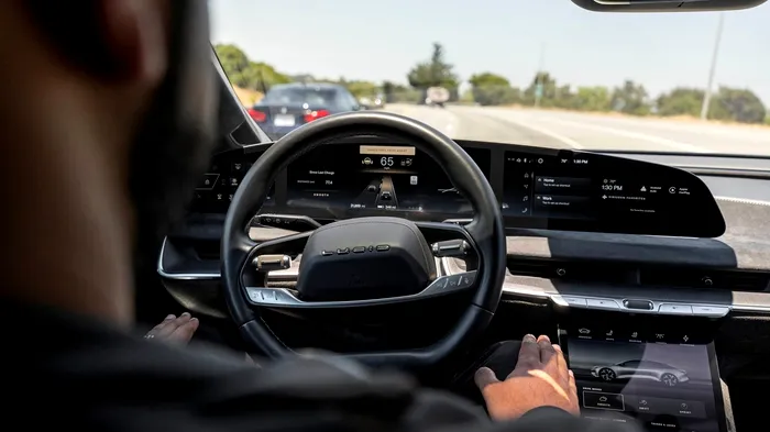 Lucid Motors introduce funcția de conducere autonomă pentru modelele Air