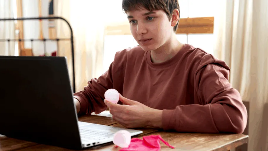 Ce ar vrea adolescenții ca să știe părinții despre viețile lor digitale