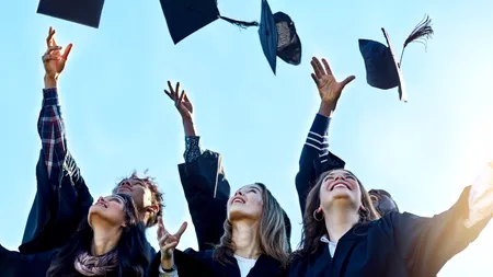 Mai avem nevoie de studii superioare? Valoarea unei diplome pare aproape nulă. Tinerii angajați din tech sar peste facultate