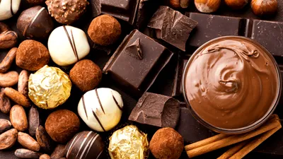 Constrânși de criza ciocolatei, producătorii apelează la cacao falsă, obținută din ingrediente ciudate