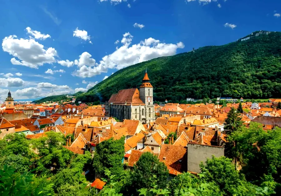 Cât costă cazarea în România de Sărbători: Poiana Brașov ajunge la 805 lei pe noapte în decembrie, iar Brașovul la 570 de lei