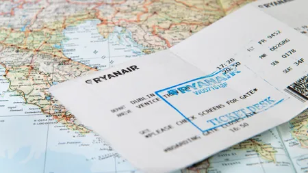 Ryanair renunță definitiv la biletele de avion tipărite: pasagerii vor fi obligați să folosească doar aplicația mobilă