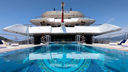 Iahtul oligarhului Suleiman Kerimov, pe care se află și un pian de aur, a fost scos la licitație în SUA