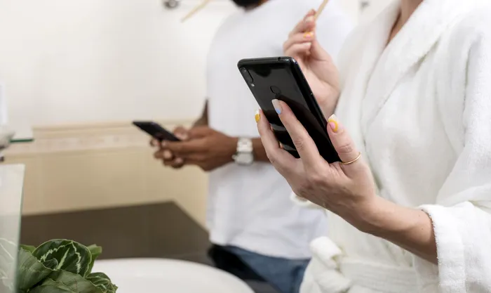 Germanii nu renunță la smartphone nici când merg la toaletă