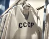 Puloverele cu inscripția URSS (CCCP), ca cel purtat de Serghei Lavrov la summitul din Alaska, s-au vândut ca pâinea caldă