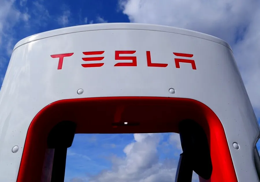 Elon Musk a pus ochii pe casele britanicilor. Tesla vrea să devină furnizor de energie electrică în Albion