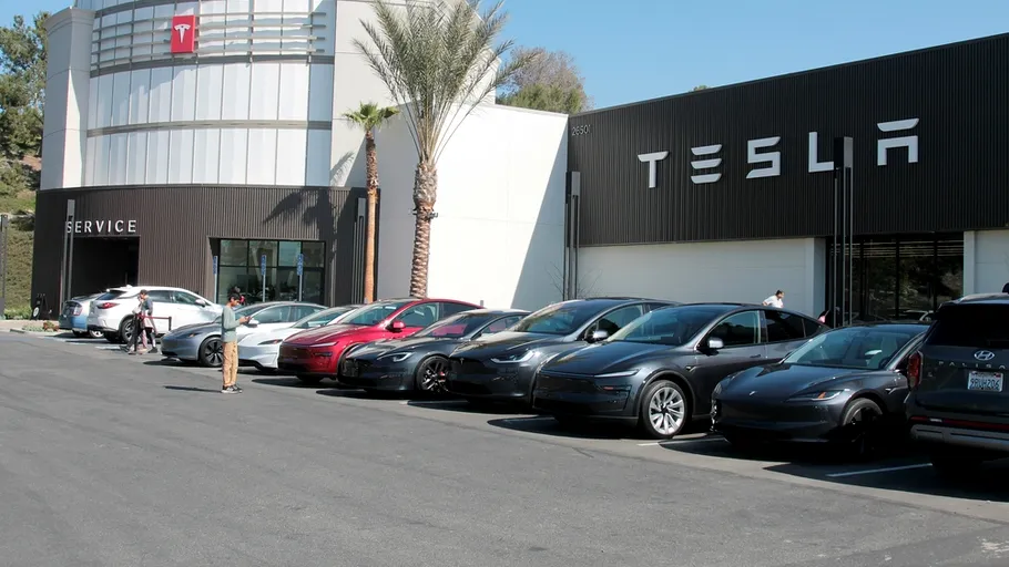 Ce face Tesla cu mașinile nevândute și cum explică stocurile în creștere (VIDEO)