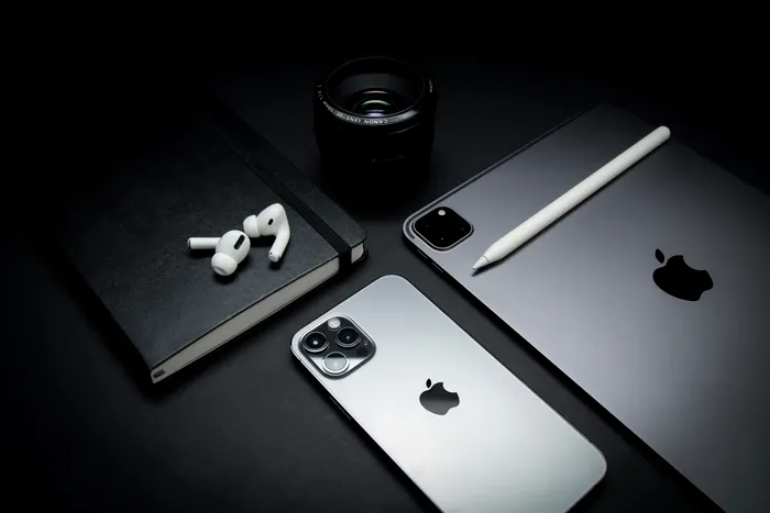 Apple investește un miliard $ pentru a putea folosi AI-ul Google