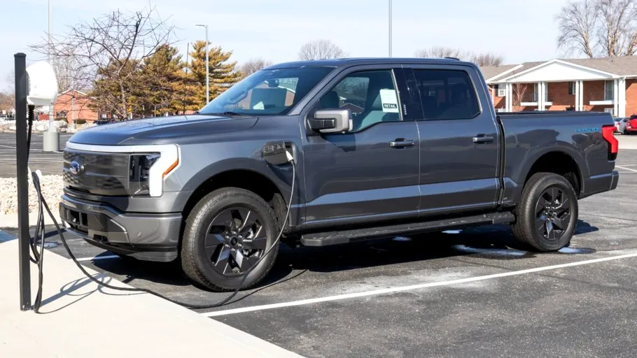 Ford retrage peste 29.000 de vehicule F-150 Lightning BEV cu riscuri majore de siguranță