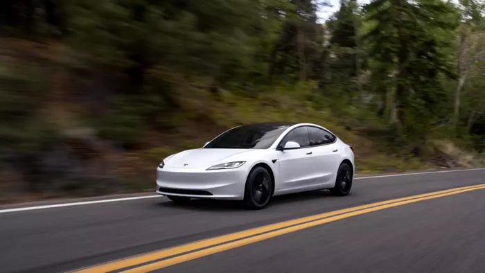 Tesla a dezvăluit cele mai accesibile versiuni Model Y și Model 3