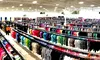 Retailerii americani se grăbesc să-și umple depozitele cu îmbrăcăminte din China în perioada de relaxare fiscală. Pe străzile din China care duc spre porturi sunt deja ambuteiaje