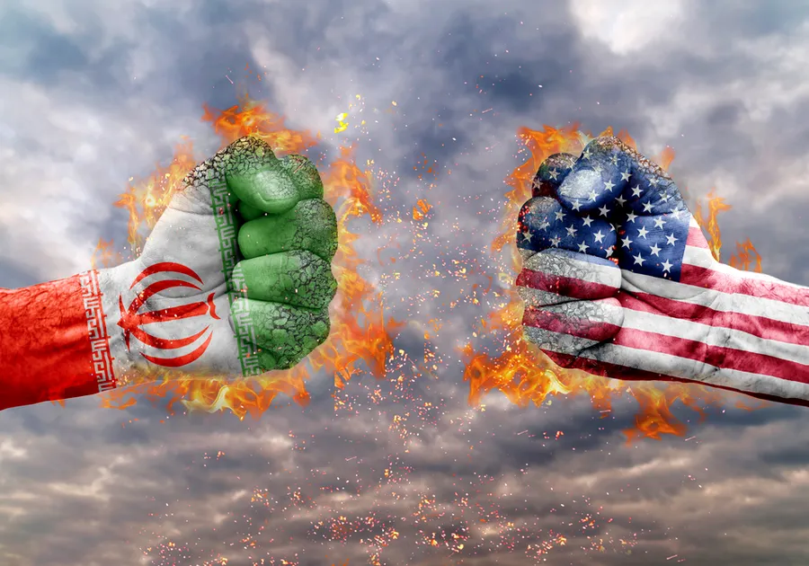 Șocul geopolitic din Orientul Mijlociu se decontează luni pe burse. Analiști: Prețul petrolului va exploda în primele minute de tranzacționare