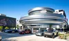 Tesla Diner-ul lui Elon Musk: Cozi interminabile, burgeri reci și roboți lipsă – dar fanii tot plătesc pentru experiența futuristă de la Hollywood