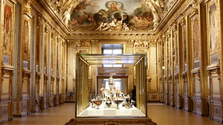 Jaful de 88 de milioane din Luvru a devenit atracție turistică! Vizitatorii ignoră Mona Lisa și fotografiază geamul spart