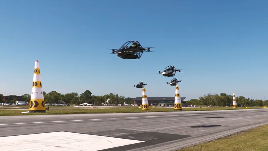 Mașini zburătoare în competiții aeriene. Formula 1 pe cer a devenit noul trend