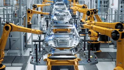 Producția auto din România, în scădere în aprilie. Câte mașini au fabricat Dacia și Ford?