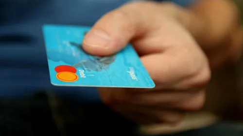 Bancomatele din România ar putea fi obligate să permită retragerea oricărei sume. Reguli noi pentru clienții tuturor băncilor